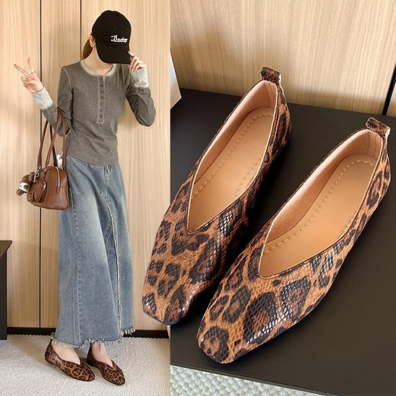 Leatherwork Patterns Free - รองเท้าผู้หญิงแบบสวม หนังลายงู หัวเหลี่ยม ปากตื้น ส้นแบน พื้นนุ่ม